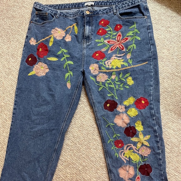 NWOT Alice & You Embroidered Girlfriend Jean - Mid wash / UK 24/US 20 - Picture 6 of 6